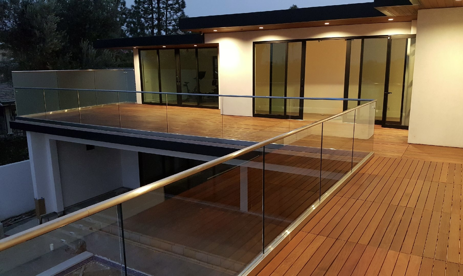 Custom balcony glass railing