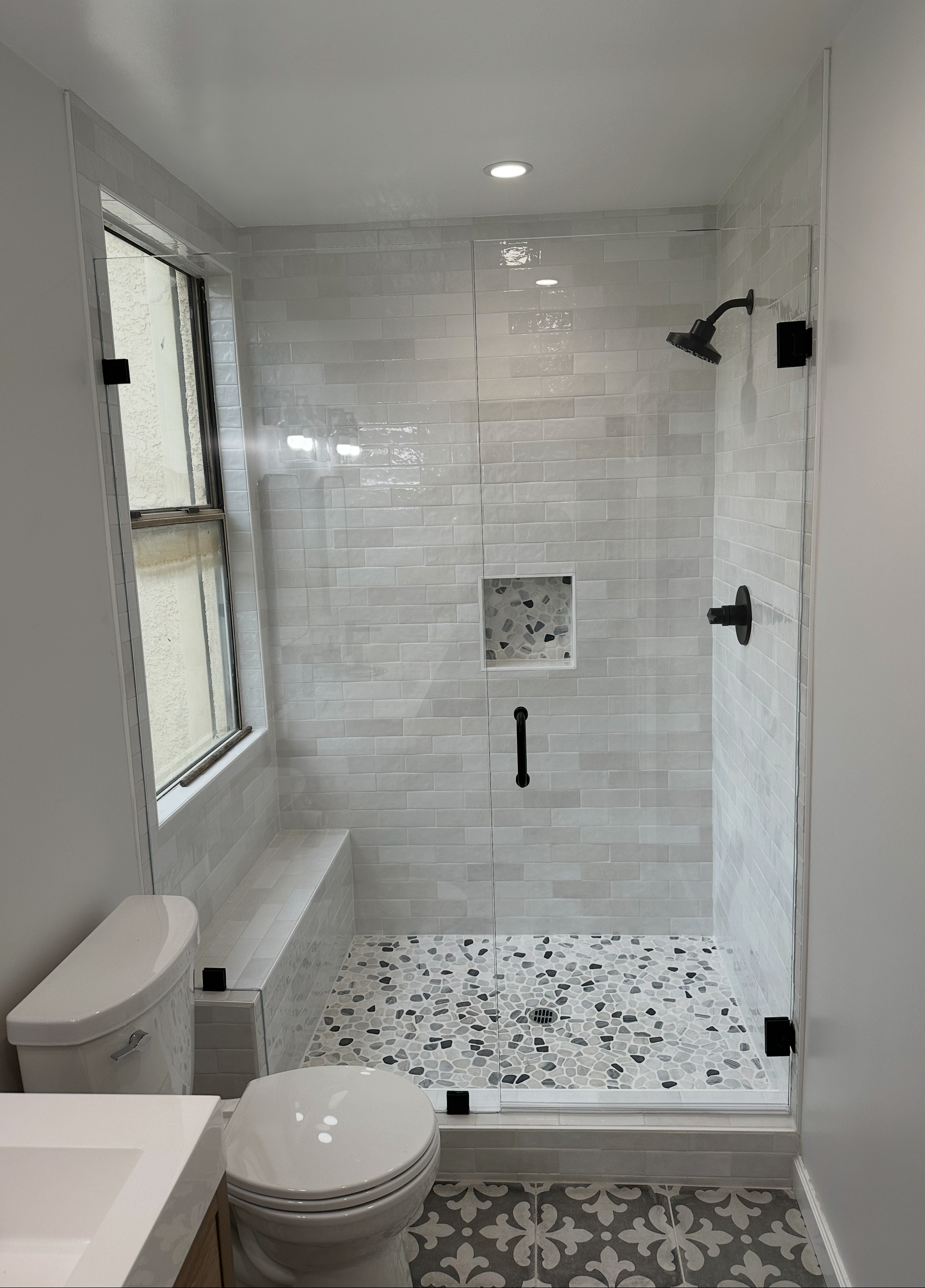 Frameless shower doors